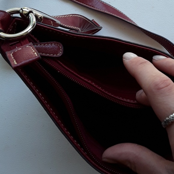 Liz & Co Deep red crossbody - Picture 3 of 3